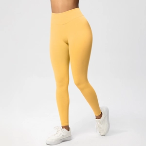 Detailansicht der hellgelben nahtlosen High-Waist-Yogahose mit Push-up-Effekt am Gesäß