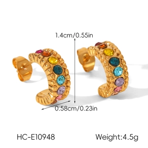 Detailed dimensions of gold C-shaped earrings with colorful crystals, 1.4cm high