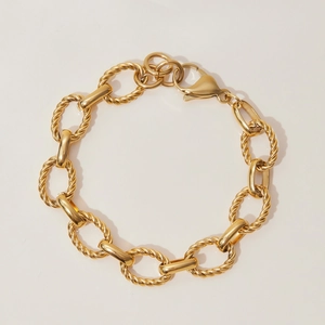 Detail of 18K gold-plated stainless steel chain bracelet with textured and smooth links