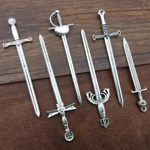 Set aus sechs antiken Schwertanhängern aus Silberlegierung für DIY-Schmuck und Cosplay