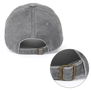 Donkergrijze gewassen baseballcap met vintage bronzen gesp en verstelbare riem