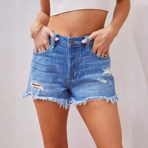 Short en jean bleu taille haute pour femme avec déchirures et ourlet effiloché tendance