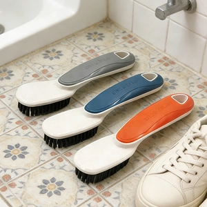 Brosse à chaussures multifonction à long manche avec poils rigides en gris bleu et orange
