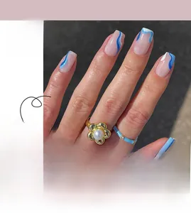 Détails de faux ongles carrés mi-longs avec vagues bleues et base rose translucide