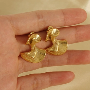 Vintage 18K vergoldete Edelstahl Fächer-Ohrringe mit strukturierter Blütenform