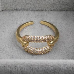 Vergoldeter offener Ring mit zweireihigen Zirkonia Steinen und Hufeisen Design