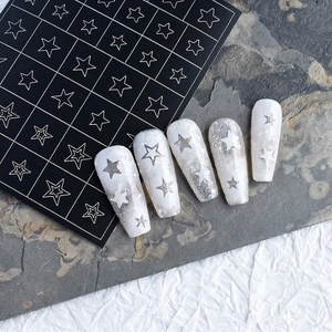 Autocollants nail art étoiles ajourées avec dégradé blanc et paillettes argentées