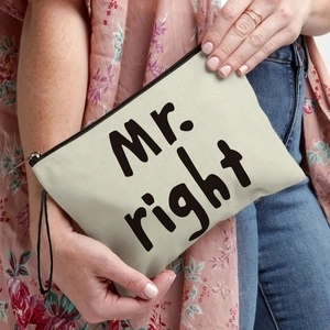 Trousse à maquillage en toile avec lettrage Mr. Right, fermeture noire et dragonne