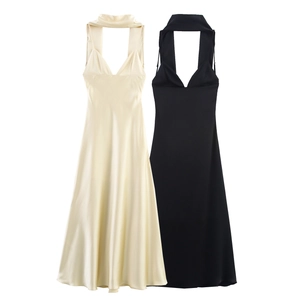 Elegantes rückenfreies Satin-Maxikleid mit Wasserfallausschnitt in Champagner und Schwarz