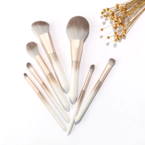 7-piece champagne gold gradient makeup brush set with soft synthetic bristles for face and eyes