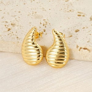 Boucles D'oreilles Puces Goutte D'eau En Acier Inoxydable Plaqué Or 18K Texture Filetée Bijoux De Mode Pour Femmes
