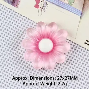 Vue détaillée d'une marguerite en résine rose de 27mm pour bricolage créatif