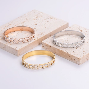 Cross-linked chain bracelet with inlaid diamonds in rose gold, silver, and gold finishes