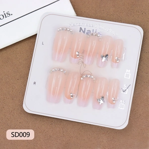 Faux ongles dégradé rose et blanc avec papillons argentés et strass en taille S