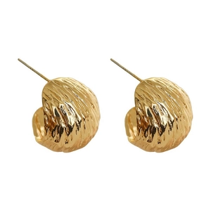 Minimalist gold-plated irregular hammer textured semi-circle earrings with C-shape design