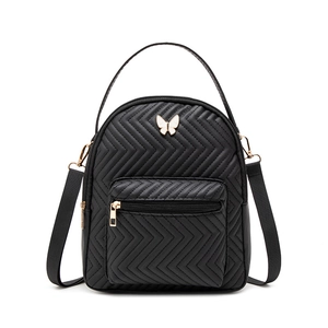 Mochila negra de cuero sintético con acolchado en V, mariposa dorada y bolsillo frontal