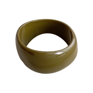 Bracelet jonc épais en acrylique vert mousse avec finition polie et brillante