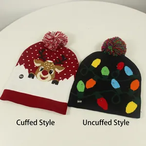 Bonnets de Noël festifs en tricot avec lumières LED, motifs renne et ampoules