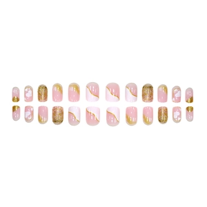 Faux ongles courts rose poudré et blanc avec motifs de cœur et paillettes dorées chic