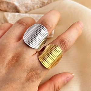 Minimalist striped oval metal ring set in 18K gold and silver finishes for women