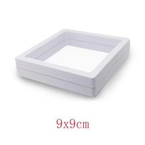 Scatola per gioielli 9x9cm in pellicola PE bianca con struttura espositiva a sospensione