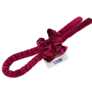 Hittevrije krulset van bordeauxrood fluweel met scrunchie, weegt ongeveer 91 gram