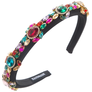 Serre-tête baroque en satin noir orné de strass multicolores et de cristaux brillants