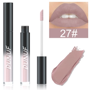 Vue détaillée du rouge à lèvres liquide mat 27 rose-violet clair avec applicateur et test