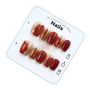 Handgefertigte rote Blumen-Katzenaugen-Press-Nails mit Goldrand auf Displaykarte