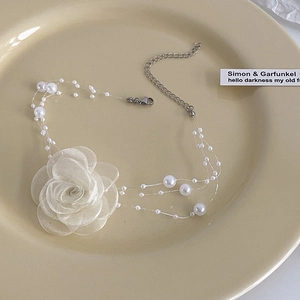 Three-layer mesh flower and pearl choker necklace with cream rose detail and lobster clasp