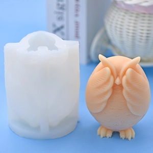Dettaglio dello stampo in silicone a forma di gufo e gufo rosa per fai da te