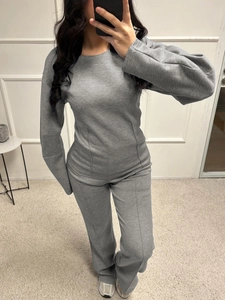 Mirror selfie showing the fit of a grey long-sleeved casual T-shirt and pants set