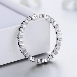 Minimalist S925 sterling silver star ring featuring high-shine continuous celestial patterns