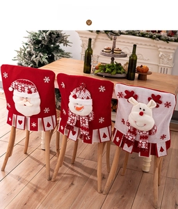 Detailansicht der 3D-Weihnachtsstuhlbezüge mit Weihnachtsmann-, Schneemann- und Rentierfiguren