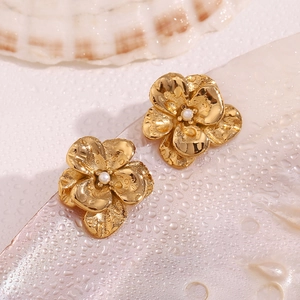 Detail of 18K gold-plated double petal flower earrings featuring a pearl center and water drops