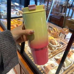 Detail of the 30oz gradient travel mug with yellow to pink finish and secure locking lid