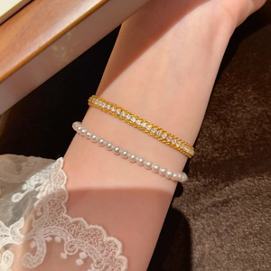 Bracelet chaîne vintage doré élégant avec zircons scintillants et perles blanches