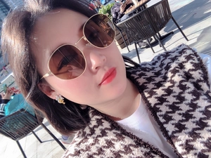 Luxury flower stud earrings with yellow crystals and matching brown metal sunglasses