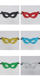 Gedetailleerd overzicht van kleurrijke paillettenmaskers, perfect voor feestjes.