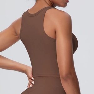 Dunkelbraunes Yoga-Oberteil mit integrierten Polstern und dehnbarem Racerback-Design