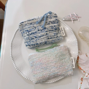 Mini pochette in tweed intrecciato arcobaleno con zip ed etichetta simple wish