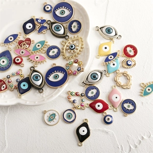 Breloques et connecteurs mauvais œil assortis de formes et couleurs pour création de bijoux
