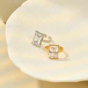 Geometric stainless steel ring with rectangular zircon in gold and silver finish