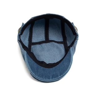 Vista interna del cappello in denim lavato con fascia tergisudore e cuciture rinforzate