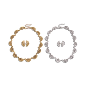 Ensemble bijoux deux pièces avec colliers pendentifs éventails strass or et argent