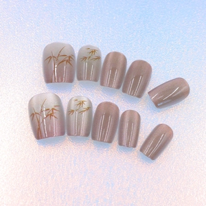 Faux ongles œil de chat motif bambou avec dégradé violet et fini scintillant