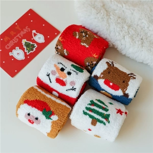 Coffret de chaussettes de Noël en molleton corail avec motifs de renne et bonhomme
