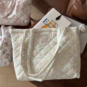 Quilted floral tote bag with animal prints and large capacity for daily use