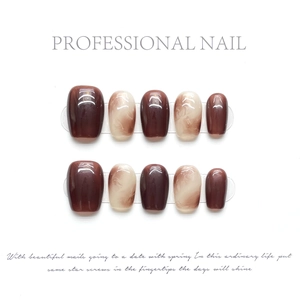 Short amber brown press-on nails with cat eye finish and cream marble texture