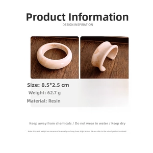Bracciali in resina con trama marmorea, misure 8,5x2,5 cm e 8,1x3,1 cm di dimensioni